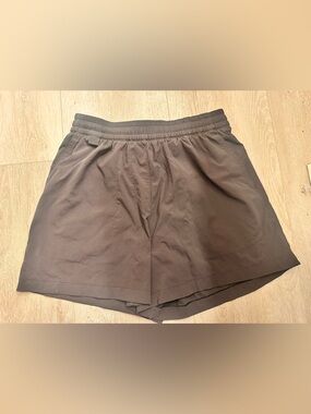 Lululemon High Rise Hiking Shorts Black 4” Size 6 Lightweight